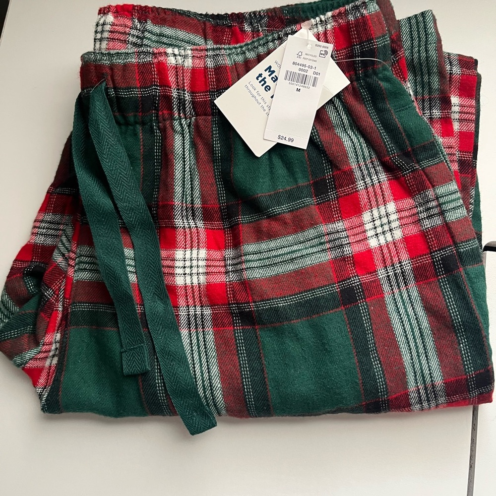 NWT Old Navy M Flannel Pajama Pants — one pair